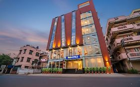 Fabhotel Prime The Royal Suites - Nr Gopalan Innovation Mall